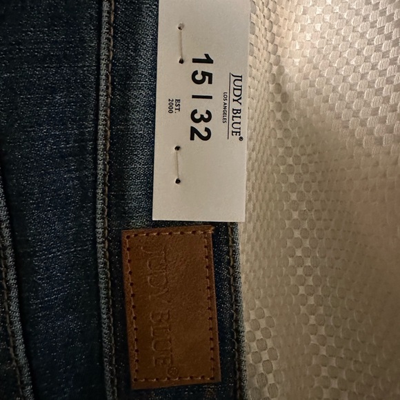 NEW Judy Blue Mid Rise Destroyed Knee Skinny Jeans Size 15 - Picture 2 of 6